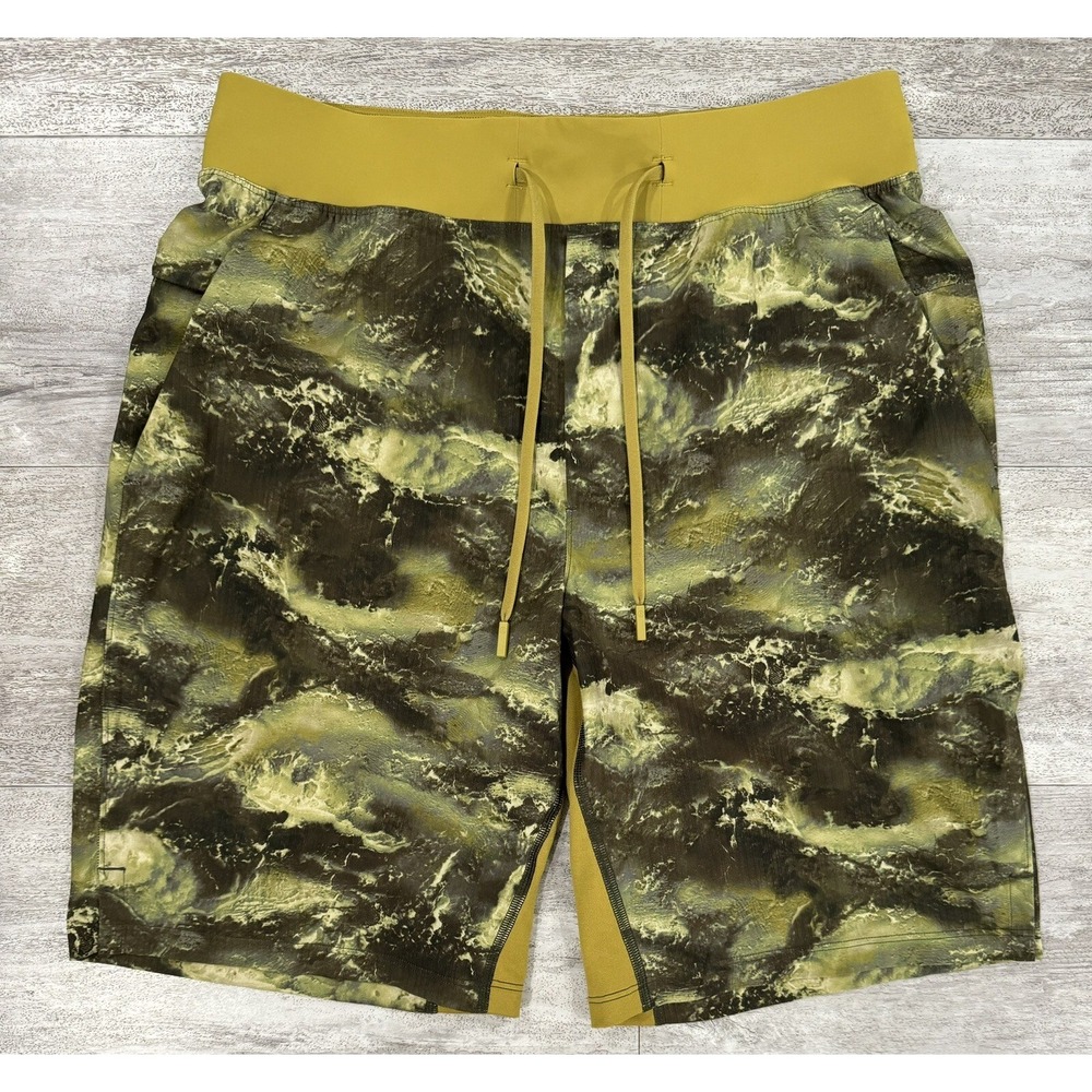 Lululemon Men's Shorts Pace Breaker 9" Inseam Green Size M Great Condition